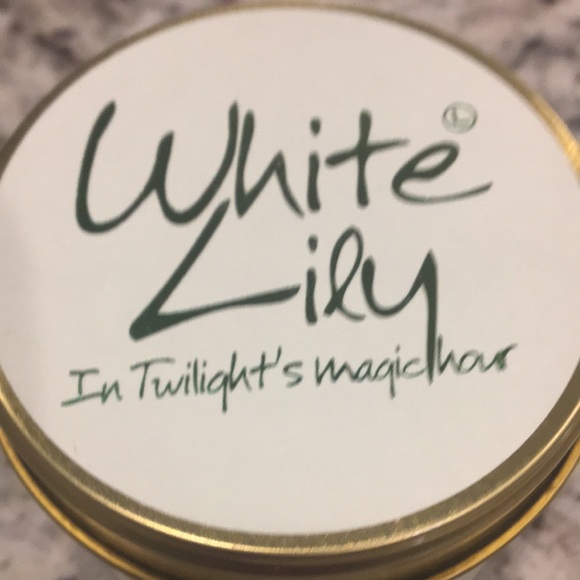 White lily in twilights magic hour new candle - Picture 2 of 5